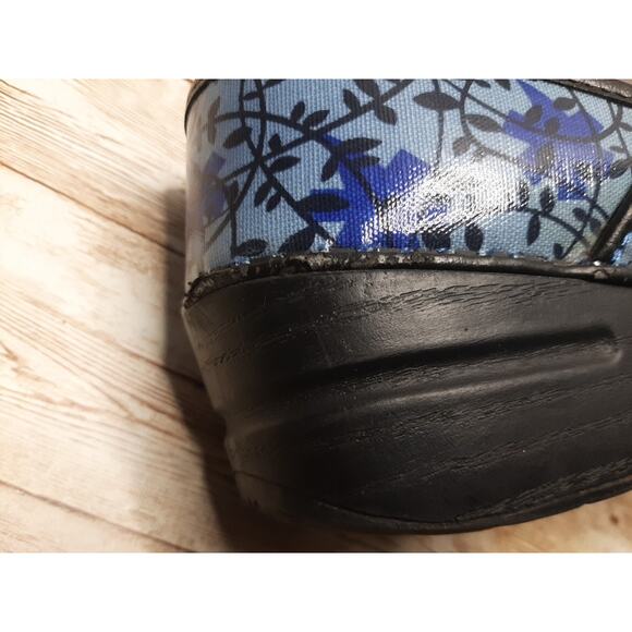 Dansko Women's Vegan Blue Floral Clogs Size 7.5/38 - Some Flaws See Pics - Picture 14 of 16